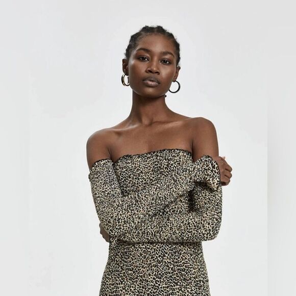 Farrow
Lucinda Off-Shoulder Leopard Dress Smocked leopard-print dress small - Picture 14 of 16